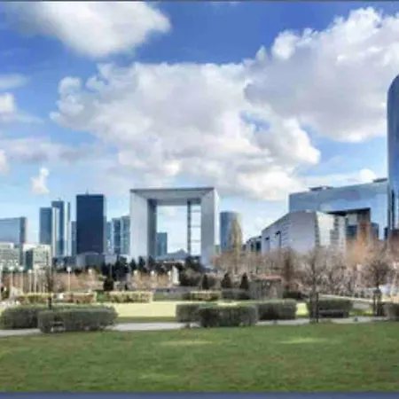Chic And Classy Located In La Defense Paris Appartement *