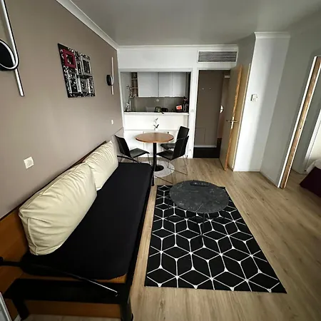 Chic And Classy Located In La Defense Paris Appartement *