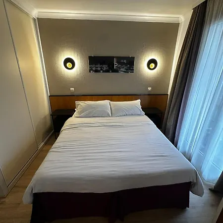Chic And Classy Located In La Defense Paris