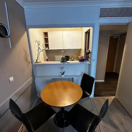 Chic And Classy Located In La Defense Paris